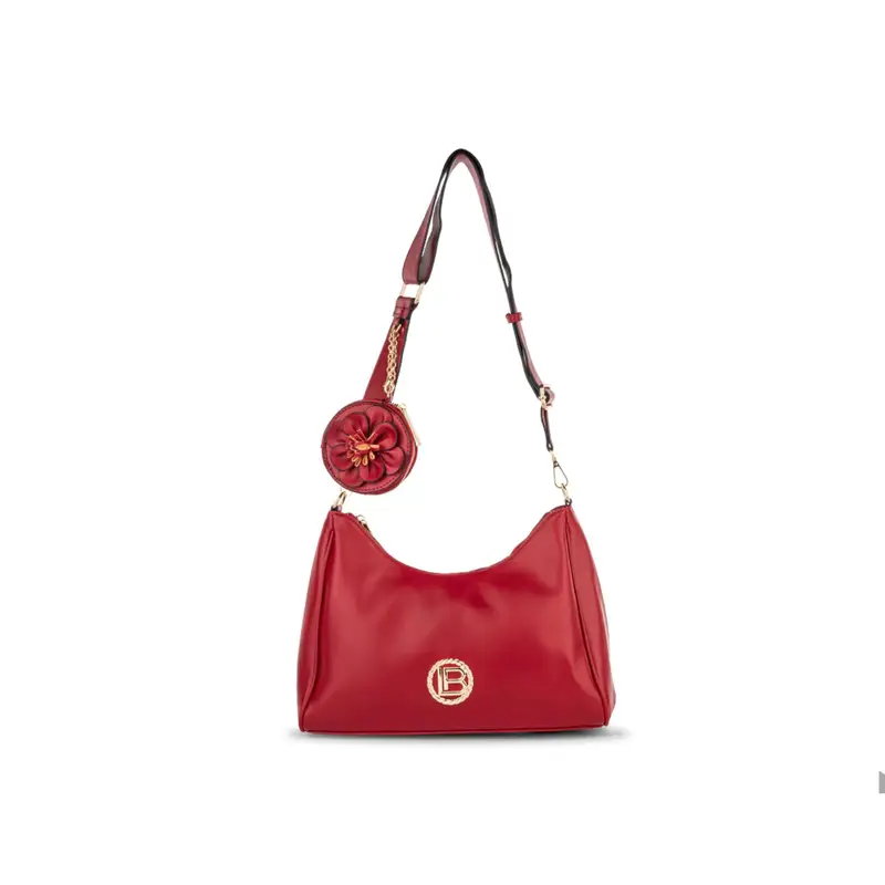 Borsa rossa da donna con tracolla e dettaglio ciondolo porta monete