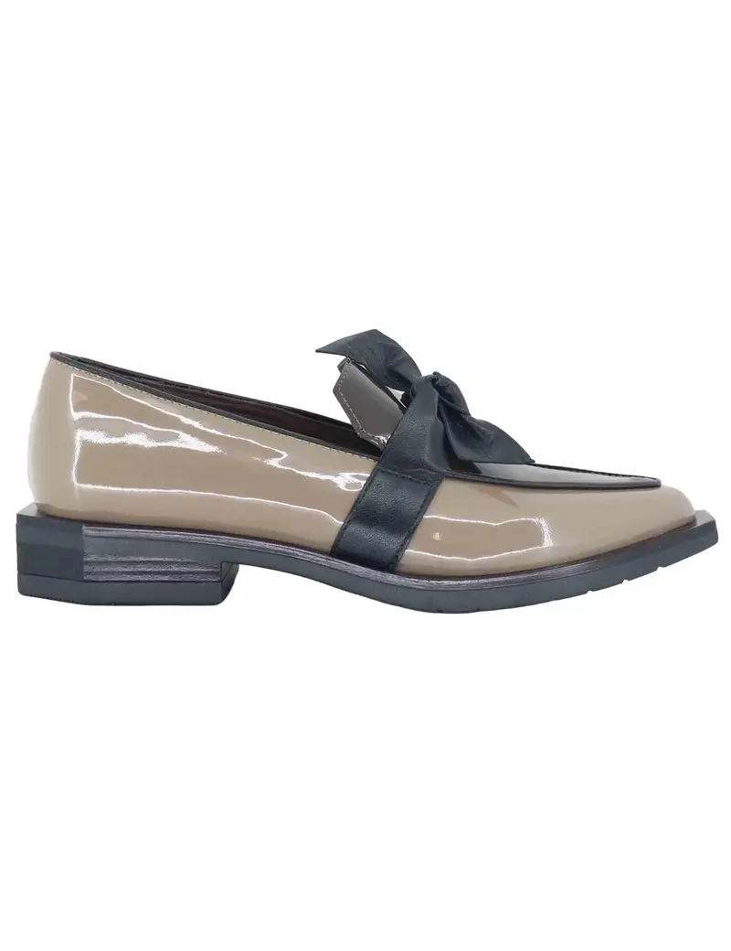 Mocassini in vernice taupe Donna G23 1