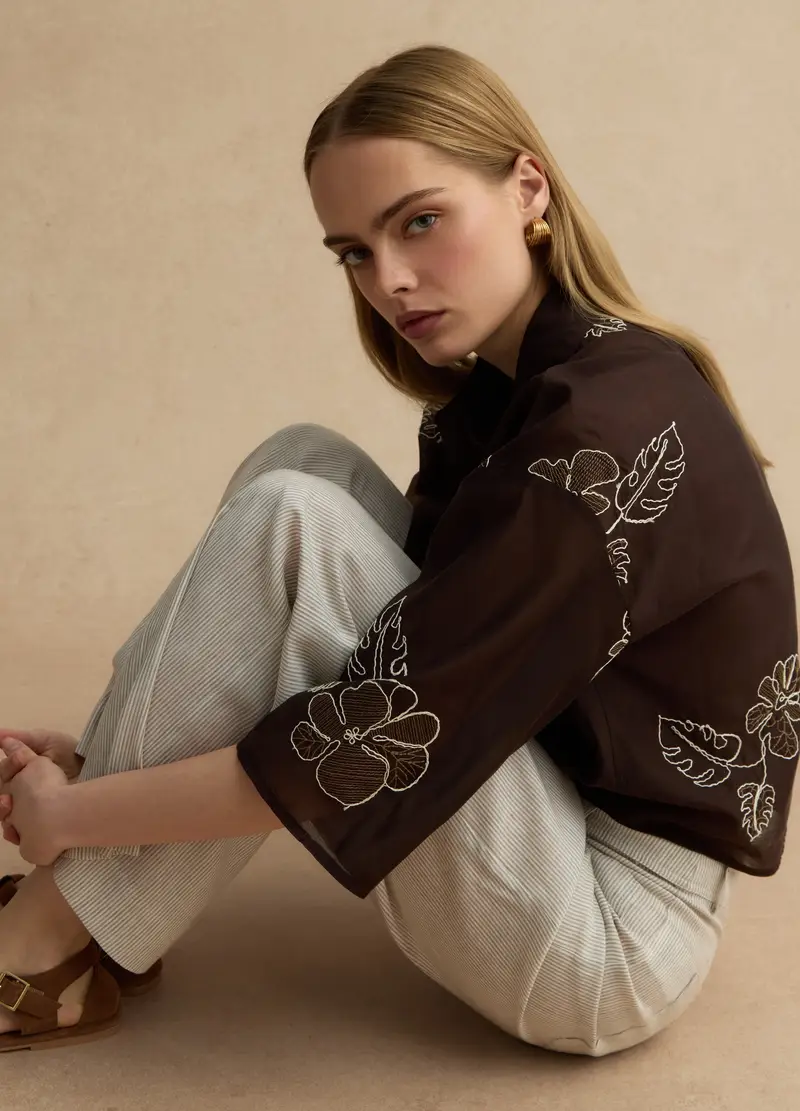 Camicia In Misto Lyocell Marrone Regular Fit Con Ricami Floreali, Donna, Marrone