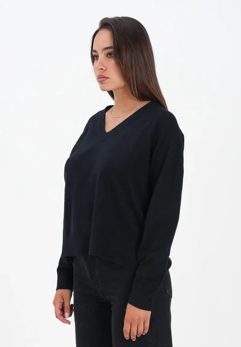 Maglioncino con scollo a V nero da donna