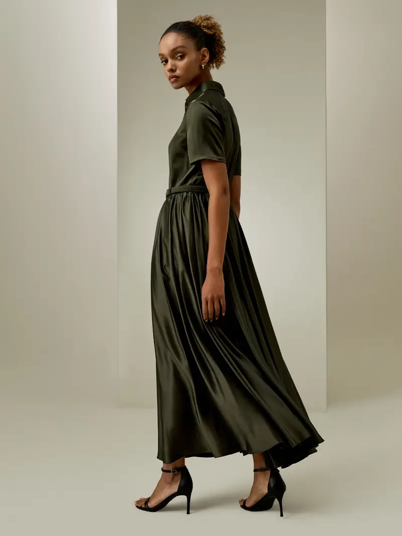 Abiti In Seta Oliva Scuro Cintura In Seta Abbinata, Collo A Camicia 100% Seta Naturale Più Duraturo E Più Rispettoso Dell'Ambiente