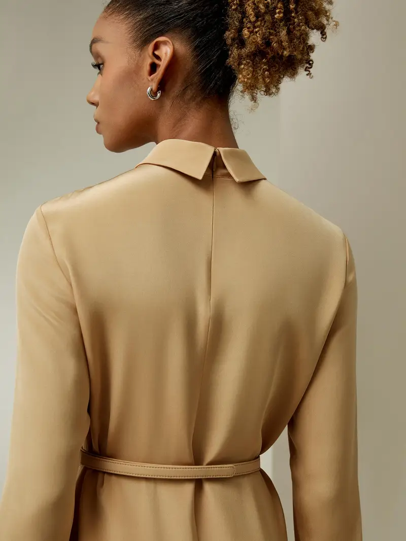 Abiti In Seta Pura Colletto In Piedipieghettatura Sul Davanti Dignitoso E Aggraziato Confort Di Lusso E Vestibilità Fluid Cachi