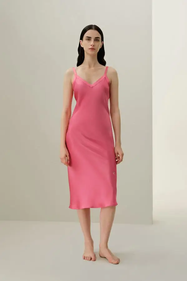 Abito da Notte in Seta Rosa Rubino - Seta Fluida, Bretelle Regolabili, Comfort Elegante