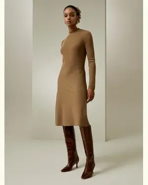 Abito In Lana Collo Semi-Alto In Maglialana E Nylon Lana E Nylon Drappeggia Bene Stile Moderno E Femminilità Classica Ocra