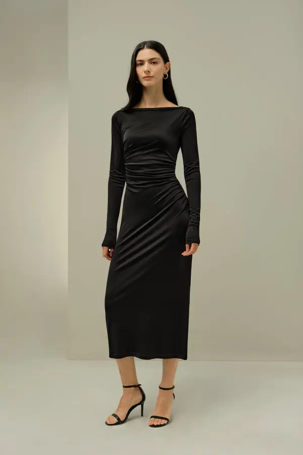 Abito Midi in Jersey di Seta Nero - Elegante e Versatile con Ruching