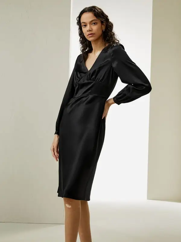 Abito Seta Nero Elegante Scollo a V Maniche a Sbuffo Taglio Slim