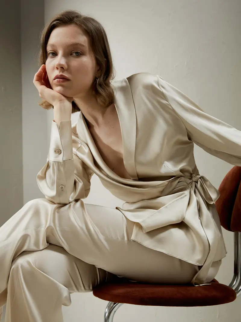 Blazer Di Seta Albicocca Silhouette Avvolgente, Vestibilità Slim Seta Di Gelso Delicato Per La Pelle E Traspirante