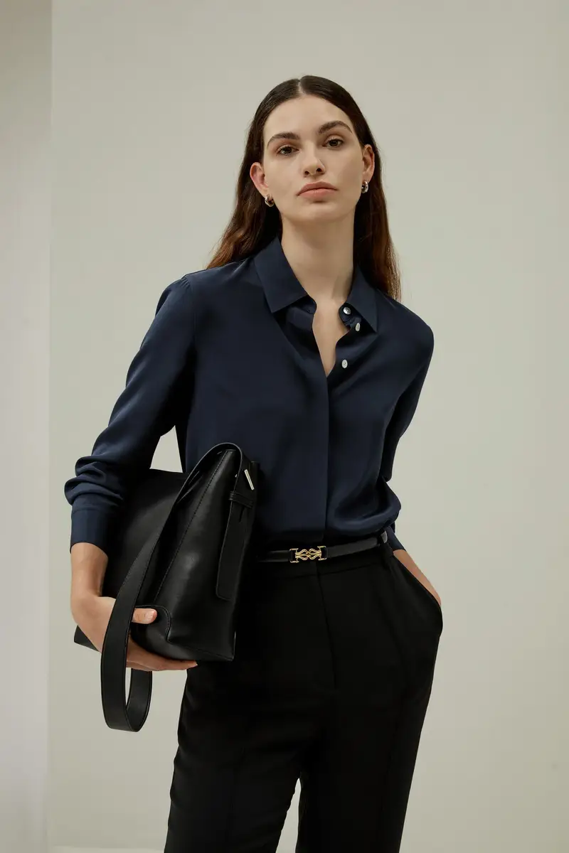 Blusa Seta Donna Anti-Piega93% Crêpe De Chine Di Seta 93% Crêpe De Chine Di Seta Struttura Tessuta Strettamente Blu Notte