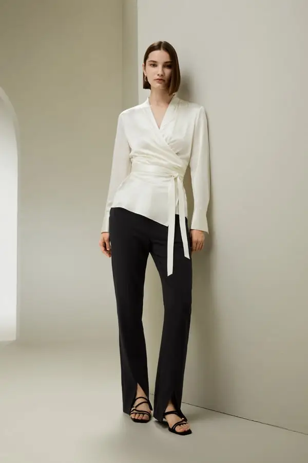 Camicetta Avvolgente in Seta Giglio Bianco - Design Natasha Gibson, Cintura in Vita, Silhouette a Clessidra
