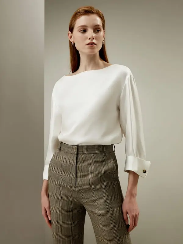 Camicetta Seta Twill Scollo a Barca Bianco Fumo - Elegante e Casual