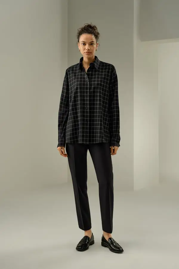 Camicia Oversize Seta-Lana Griglia Grafica Calore e Stile Invernale