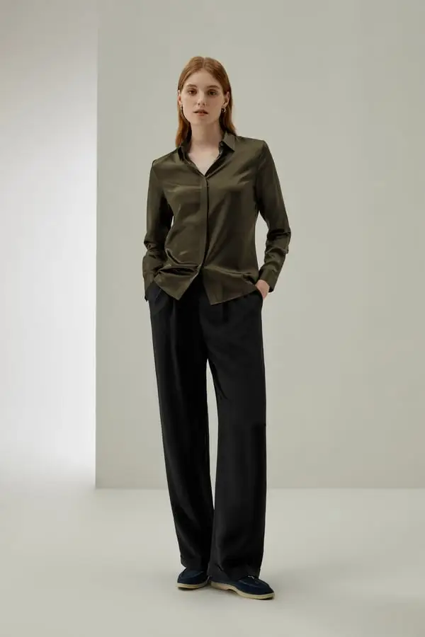 Camicia Seta Charmeuse Oliva Scuro - Elegante e Morbida, Maniche Lunghe, Classica