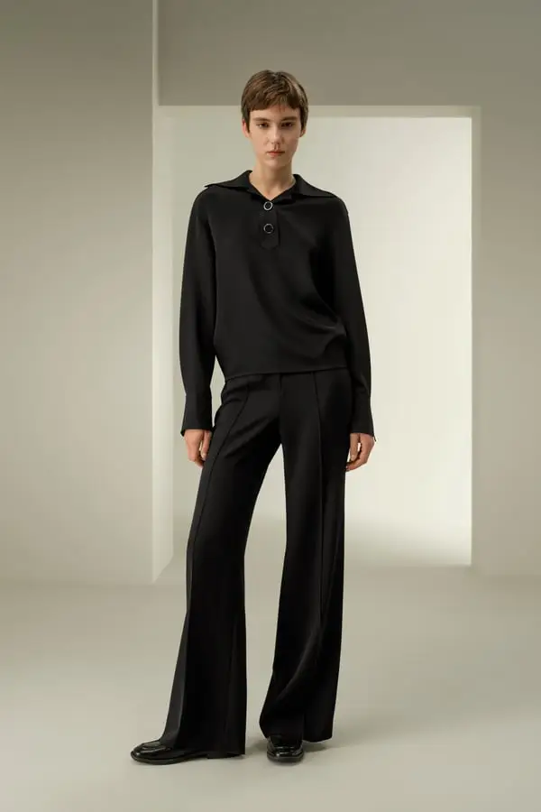 Camicia Seta Elasticizzata Nera - Elegante e Confortevole, Spalle Cadenti e Collo a V Nero