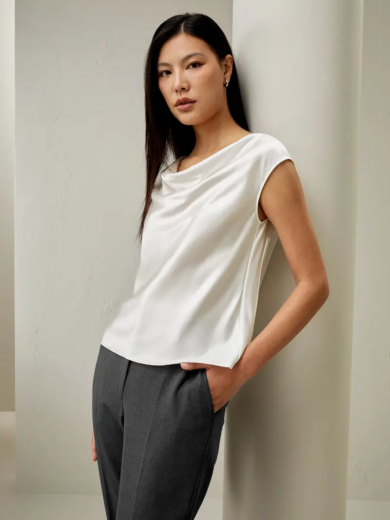 Canotte In Seta Bianco Senza Maniche, Design Minimalista Sciarpa Di Seta Pezzi Irrinunciabili Per Molte Occasioni