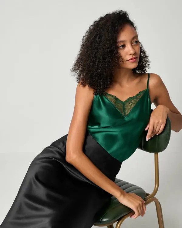 Canottiere Di Seta Giada Scollo A V Con Pizzo 100% Seta Di Gelso Si Adatta Perfettamente Alla Vita Quotidiana