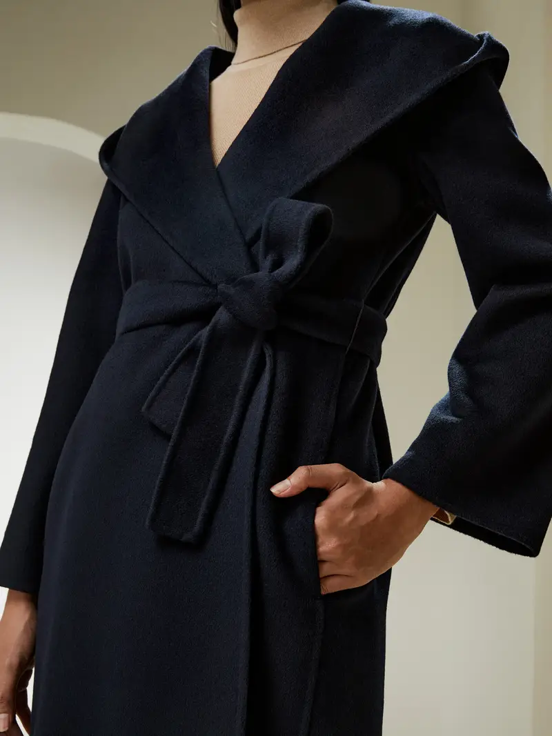 Cappotto Donna Blu Navy Elegante E Versatile 50% Cashmere E 50% Lana Un Must Per L'Autunno E L'Inverno