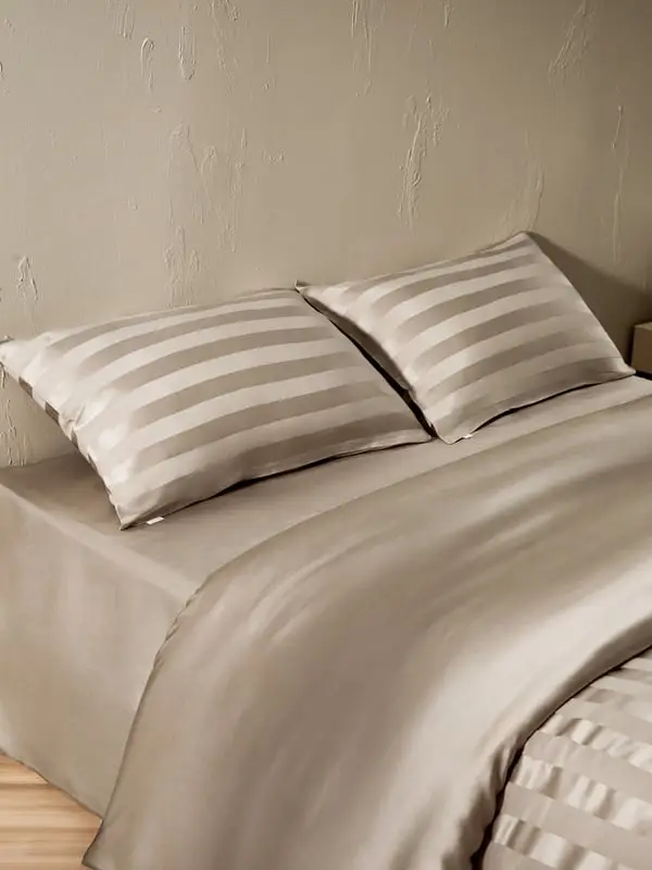 Copripiumini Seta Nimbus Grigio Tessitura Jacquard, Disegno A Righe 100% Seta Pura Mantiene L'Idratazione Per Un Sonno Migliore