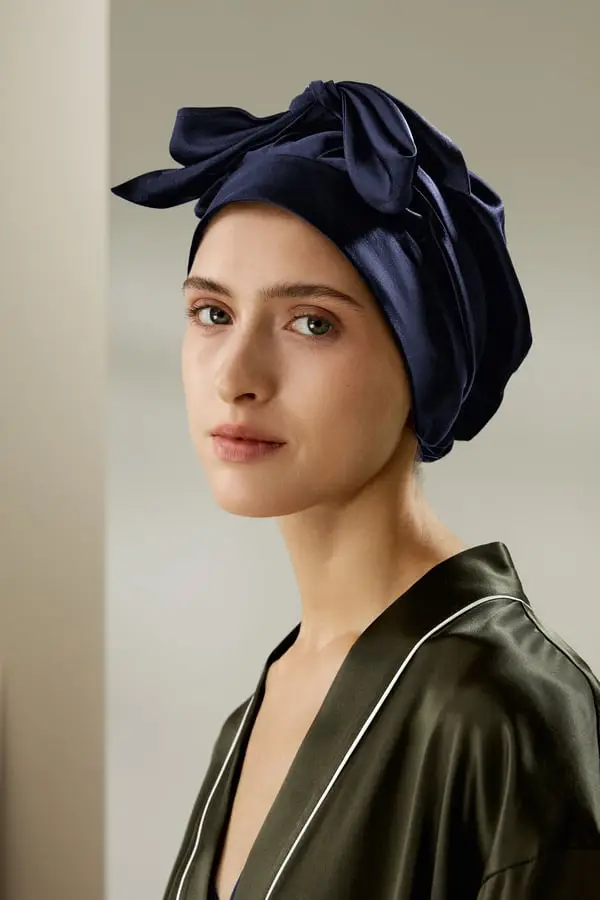 Cuffia Notte in Seta di Gelso Blu-Marino, Morbida Anti-Crespo