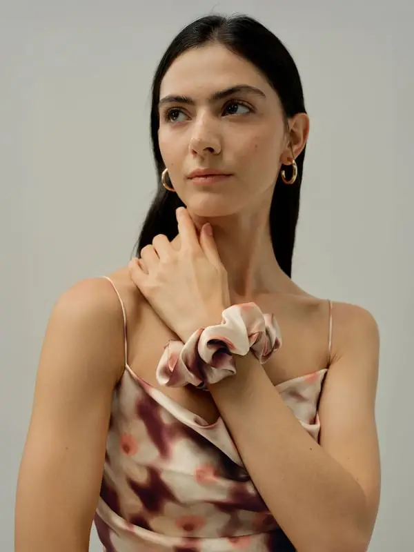 Cuscino Giacinto Narciso in Seta Liberty - Accessorio Versatile Sogno di Narciso