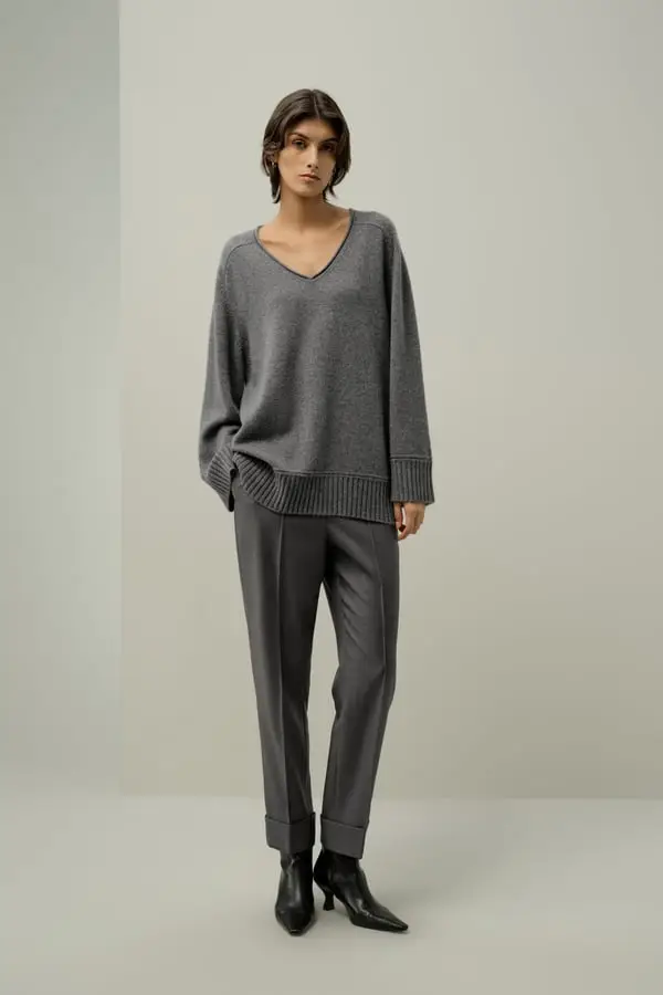 Donna Maglione Oversize in Puro Cashmere Morbido con Scollo a V Tuono