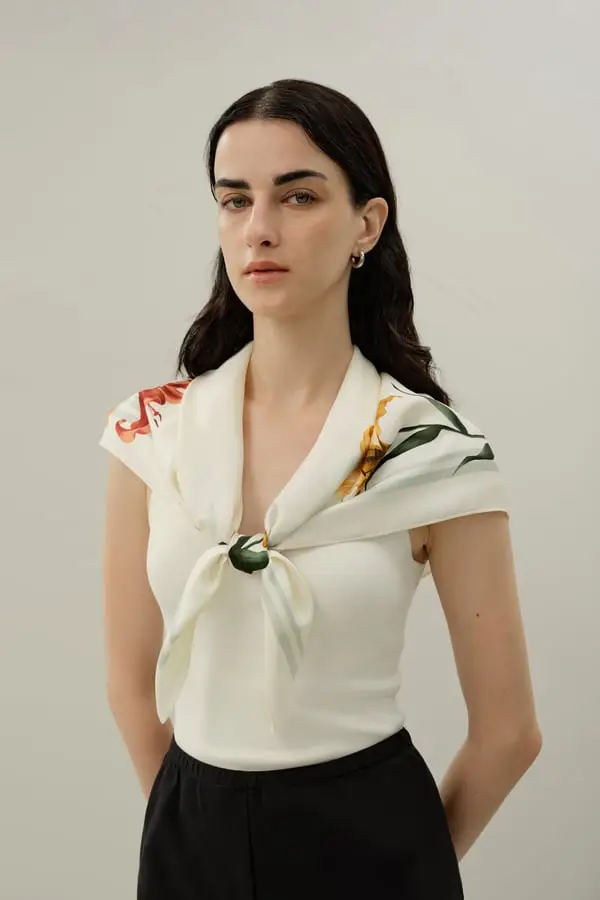 Donna Sciarpa Twill di Seta Stampata Bifacciale con Fiori Giglio Bianco 90x90 cm