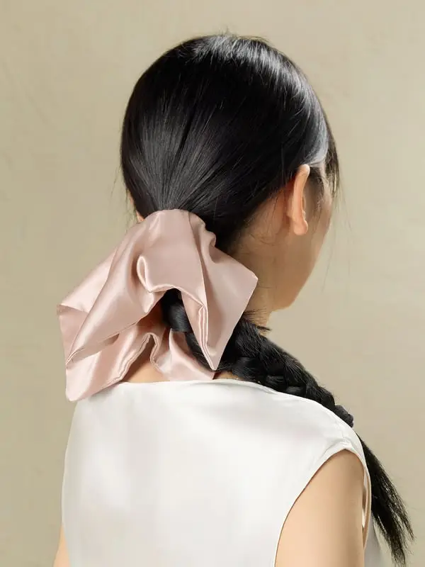 Fascia Capelli Seta Beige Chiaro Elegante Foulard Quadrato Drappeggio Naturale