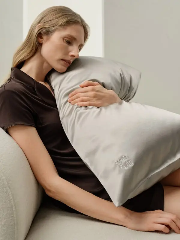 Federa in Seta Lavabile Elegante Ricamo Cavallo Grigio Argento 40x60cm