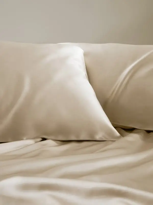 Federe Seta 19 Momme, Set di 2, Oro di Ghiaia, 40x60cm, Morbide e Lisce, Chiusura a Busta