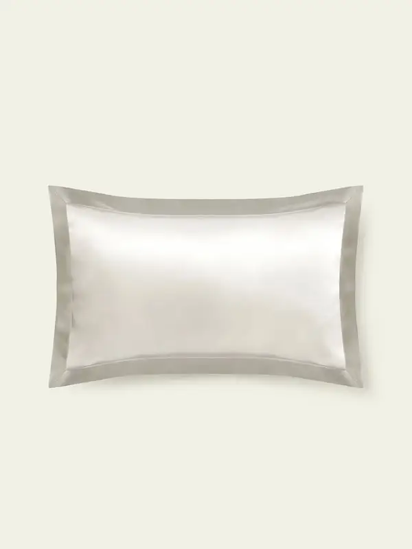 Federe Seta Chiaro Grigio Lucida, Liscia, Morbida 100% Seta Naturale La Scelta Perfetta Per Scoprire Il Mondo Della Seta x 80cm