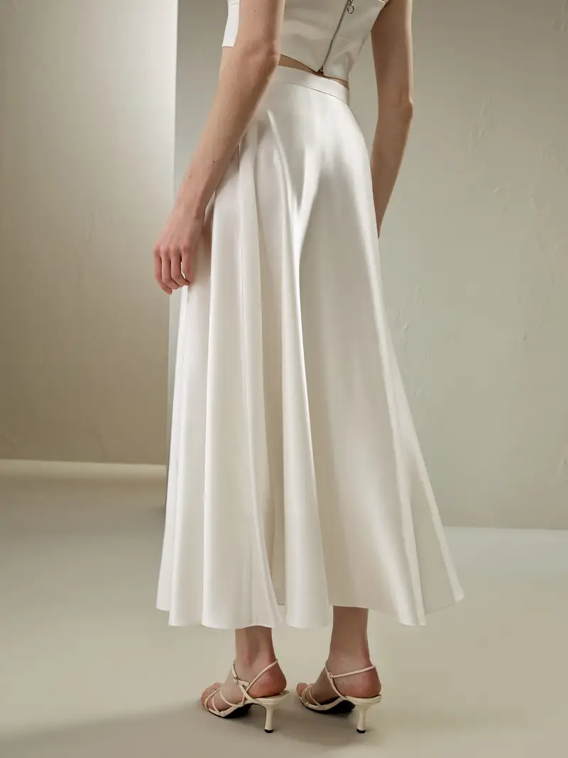 Gonna Di Seta Bianco Forma Ad Ombrello, Fluida Come L'Acqua Charmeuse Di Seta Da 100 Pezzi Indispensabili Per Molte Occasioni