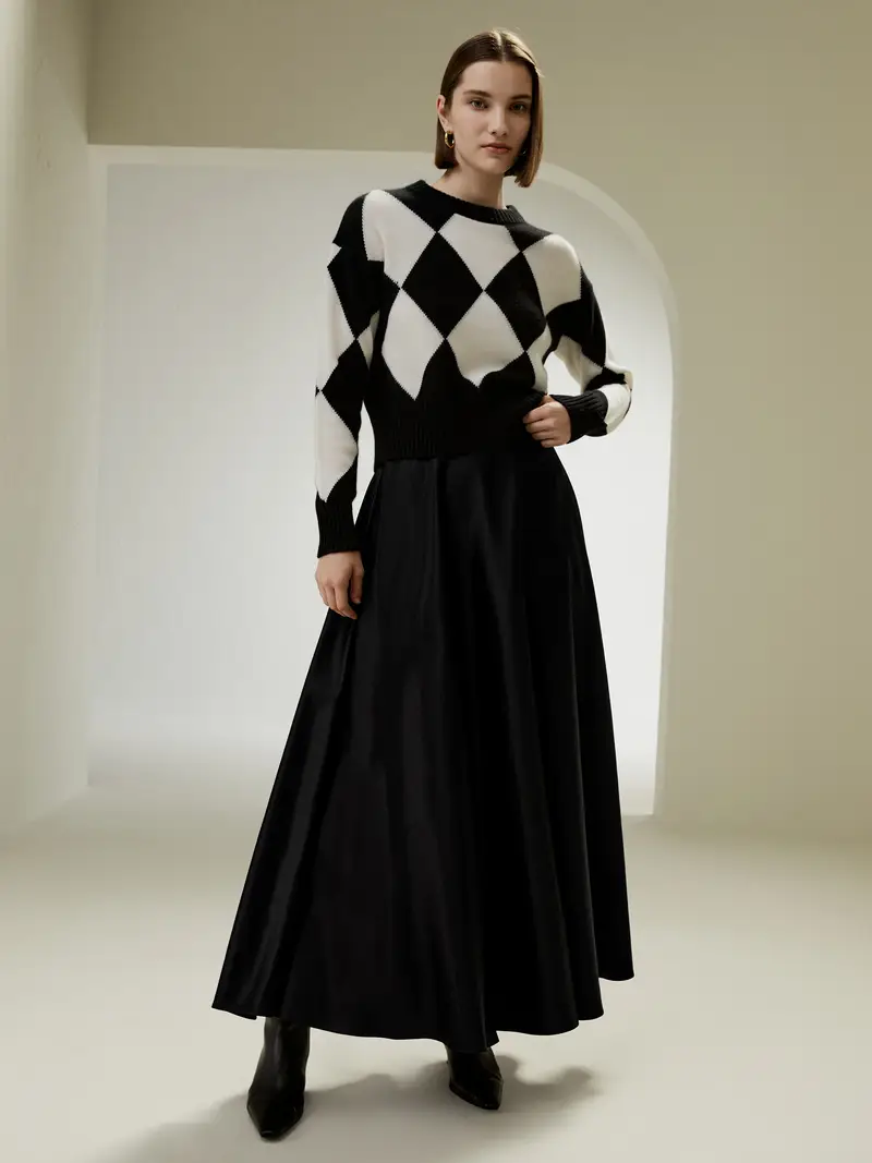 Gonna Di Seta Nero Silhouette A Trapezio Taglio Classico Seta Confortevole, Lucido, Liscio E Morbido