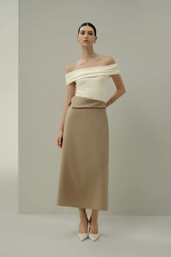 Gonna Midi Seta-Lana Asimmetrica Cammello - Elegante e Resistente alle Pieghe