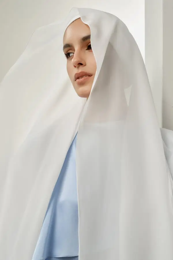 Hijab Donna in Chiffon di Seta Morbido e Leggero Velo Traspirante Bianco Fumo 60x90cm