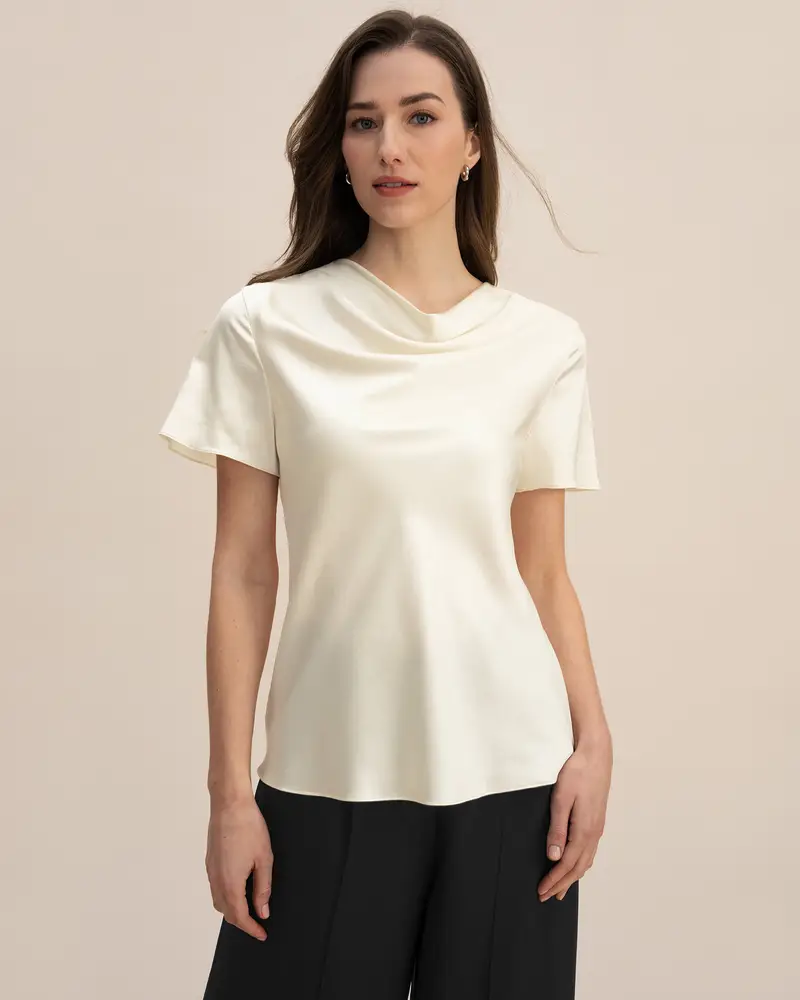 La Parte Superiore Puli Giglio Bianco Cowl Neck Manica Corta Adattamento Regolare