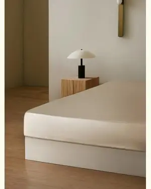 Lenzuola Seta Di Gelso Jacquard Di Giglio Sul100% Seta 100% Seta Tecnica Tradizionale Di Ricamo A Mano Oro Di Ghiaia