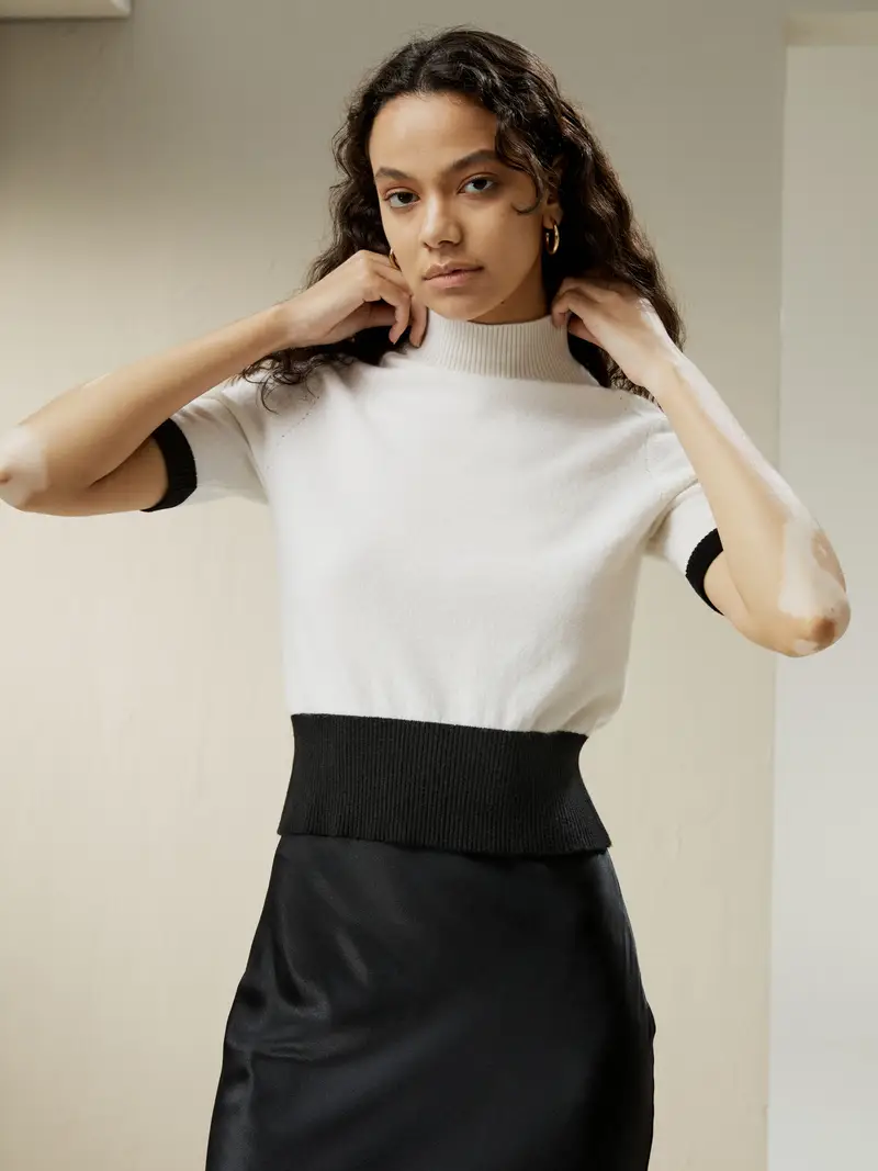 Maglietta In Cashmere Donna Bianco Con Polsini E Orlo Colorati 100% Cashmere Caldo, Morbido E Delicato Sulla Pelle