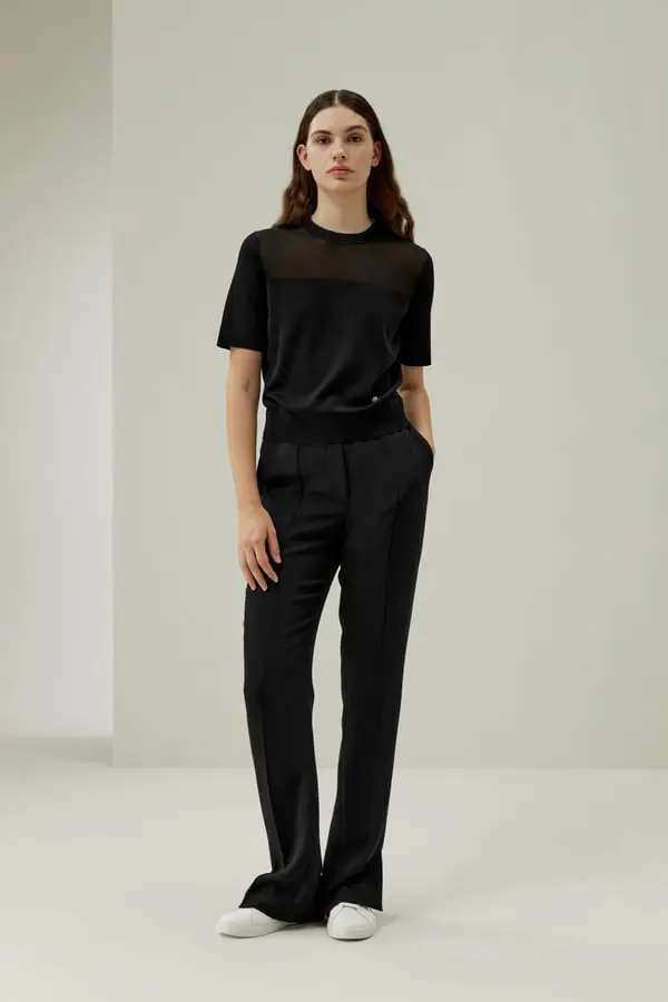 Maglietta in Seta Doppia Maglia Nera - Elegante e Traspirante Nero