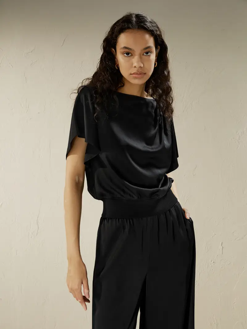 Maglietta Seta Nero Scollo A Barca, Fondo Elastico A Coste 100% Seta Pura Cuciture Lavorate Meticolosamente