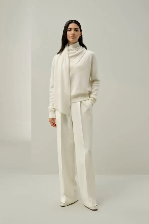 Maglione Donna in Cashmere Spazzolato con Sciarpa Incorporata Elegante Bianco