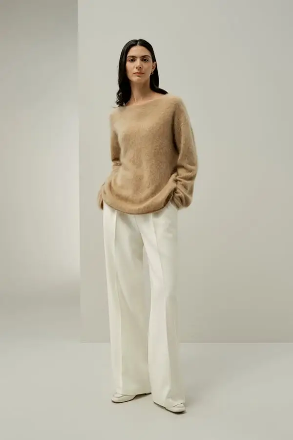 Maglione Oversize Donna in Cashmere Spazzolato Scollo a Barchetta Crema Avorio