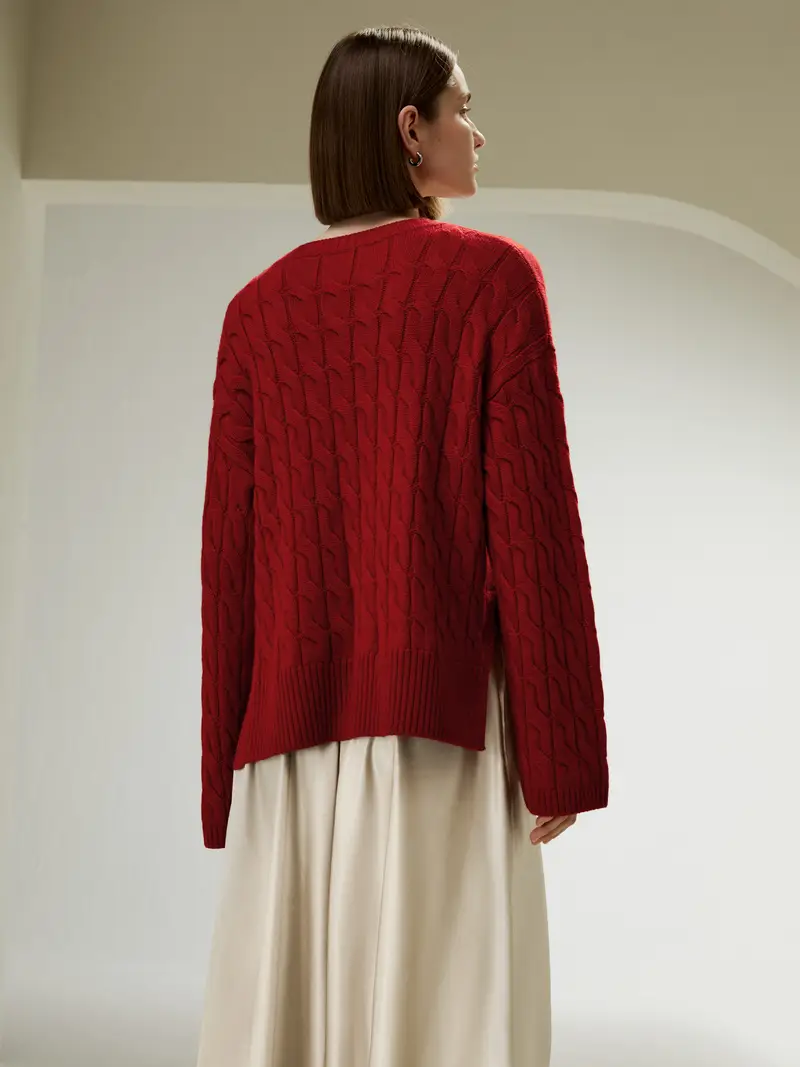 Maglioni Di Lana Rosso Una Classica Silhouette A Girocollo 100% Lana Merino Ultra Fine Un'Accogliente Trama A Maglia A Treccia