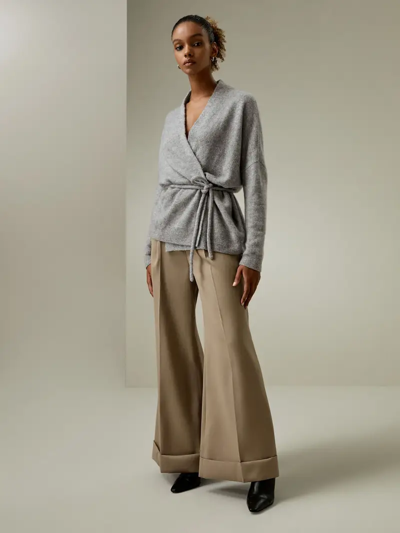 Maglioni In Cashmere Donna Scollo A Vavvolgente Sul Davantimisti Seta-Cashmere Misti Seta-Cashmere Semplice Ma Raffinato Grigio