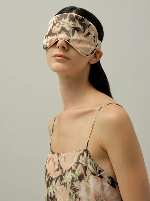 Maschera da Sonno in Seta Liberty Poppy-Parade, Morbida e Traspirante Sfilata di Papaveri