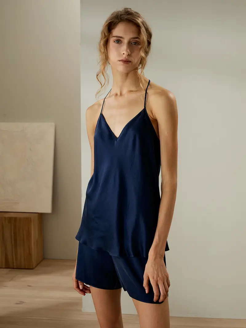 Pigiama Con Canotta E Shorts Blu Scuro 100% Seta Charmeuse Oeko-Tex Standard 124 Affascinante Squisito Scollo A V Lucido