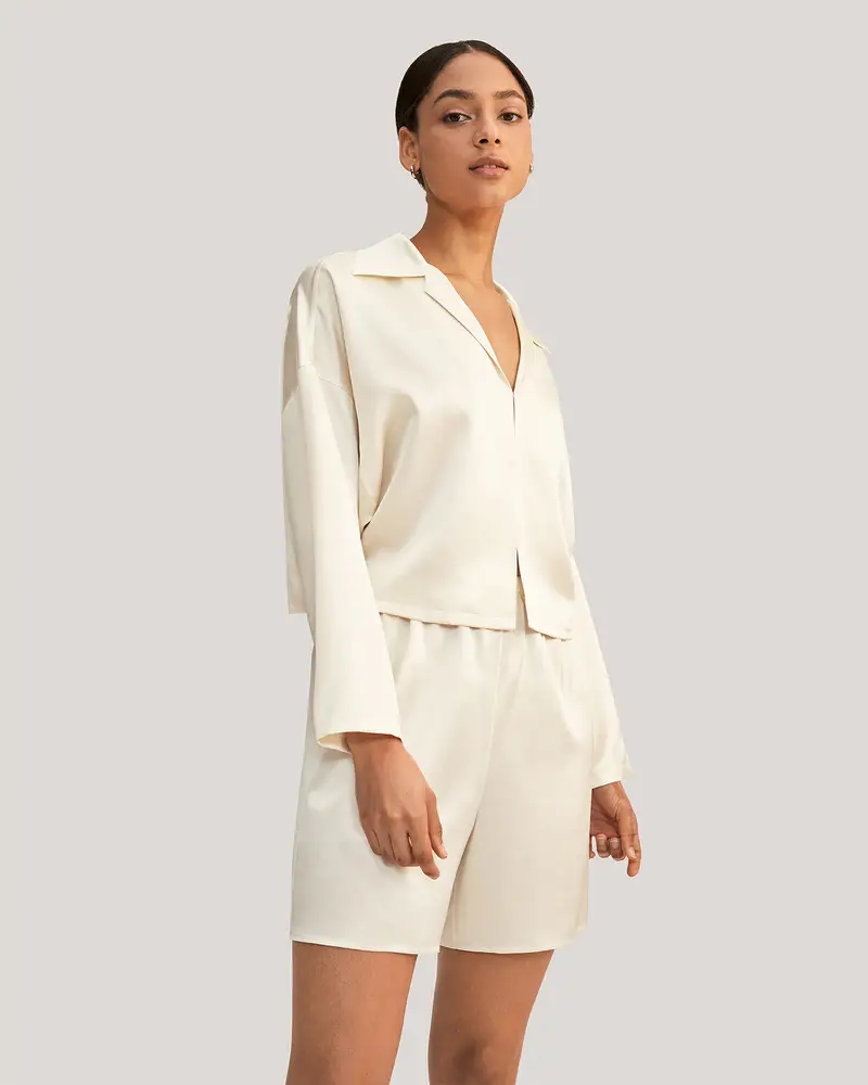 Pigiama Di Seta Bianco Charmeuse Di Seta Grande Qualità Maniche A Pipistrello Elegante Adatto A Molteplici Occasioni Vibrazioni Minimaliste Giglio Bianco