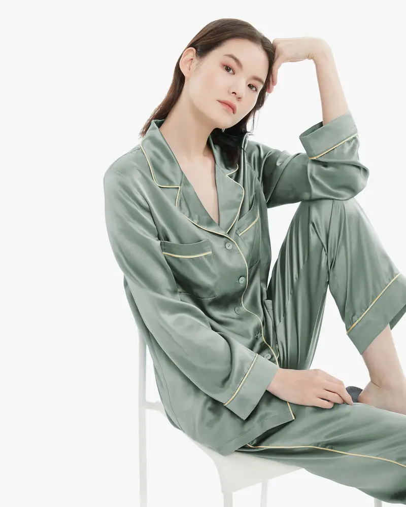 Pigiama Donna In Seta Verde Avocado Seta Charmeuse Drappeggia Bene Scollo A V Resistente All'Usura Comfort Traspirante