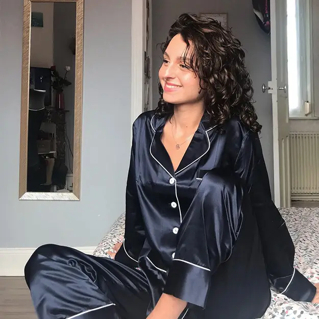 Pigiama Donna Seta Blu Scuro Charmeuse Di Seta Morbida Lucida Scollo A V Elegante Vestibilità Regolare