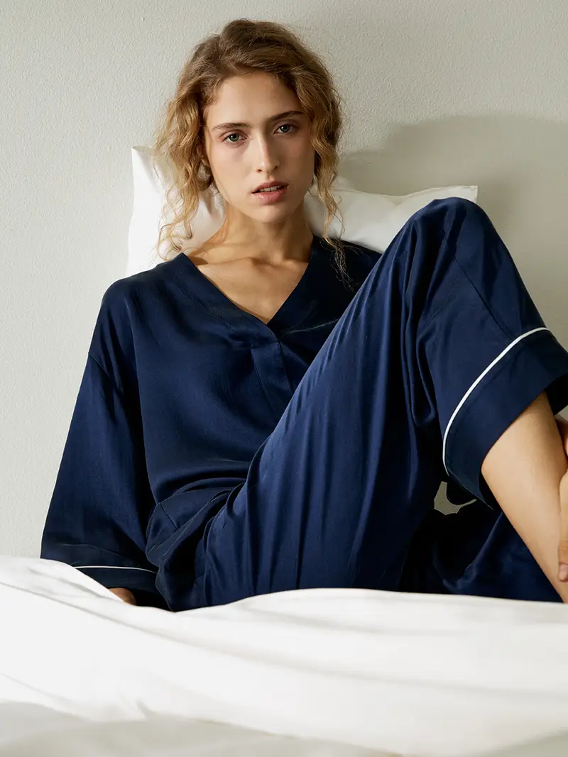 Pigiama In Seta Donna Blu Scuro 100% Seta Charmeuse Oeko-Tex Standard 126 Lussuosa Manica A Tre Quarti Design Minimalista