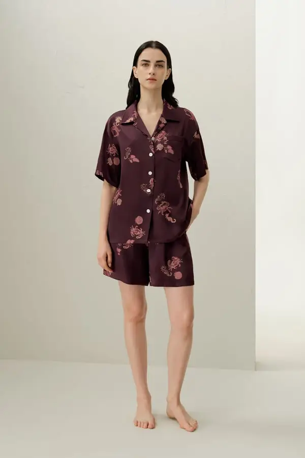 Pigiama Seta Cancro, Raso Morbido con Stampa Zodiacale, Scollo Quadrato