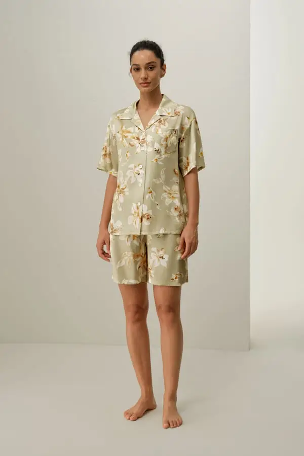 Pigiama Seta Corto Pesci, Raso di Seta con Stampa Zodiacale, Comfort Traspirante